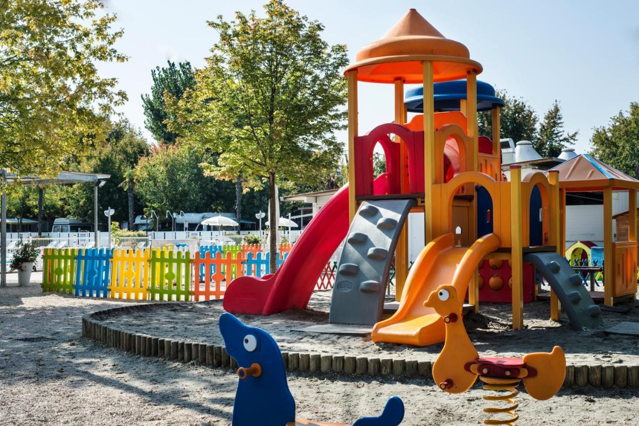 פסקיארה דל גארדה Happy Camp Mobile Homes In Butterfly Camping Village מראה חיצוני תמונה